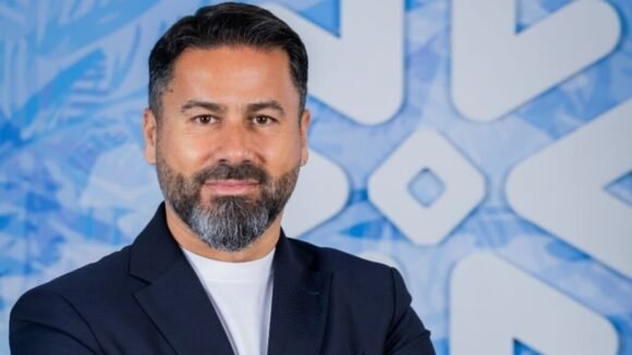 Snowflake Cover photo Snowflake Highlights AI-Driven Business Transformation at ME Data for Breakfast Summit